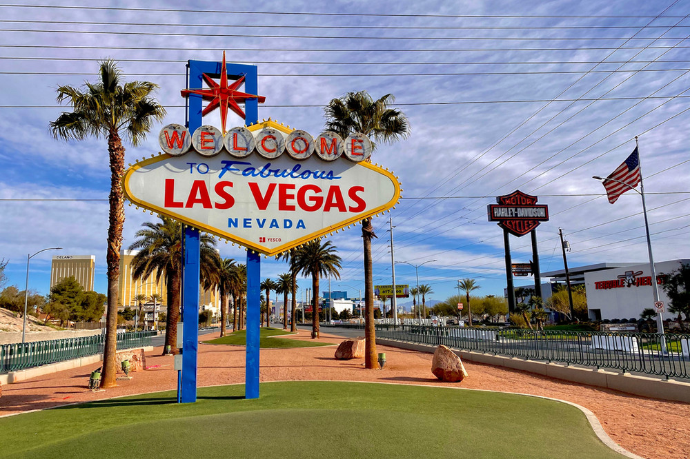 the famous Las Vegas sign