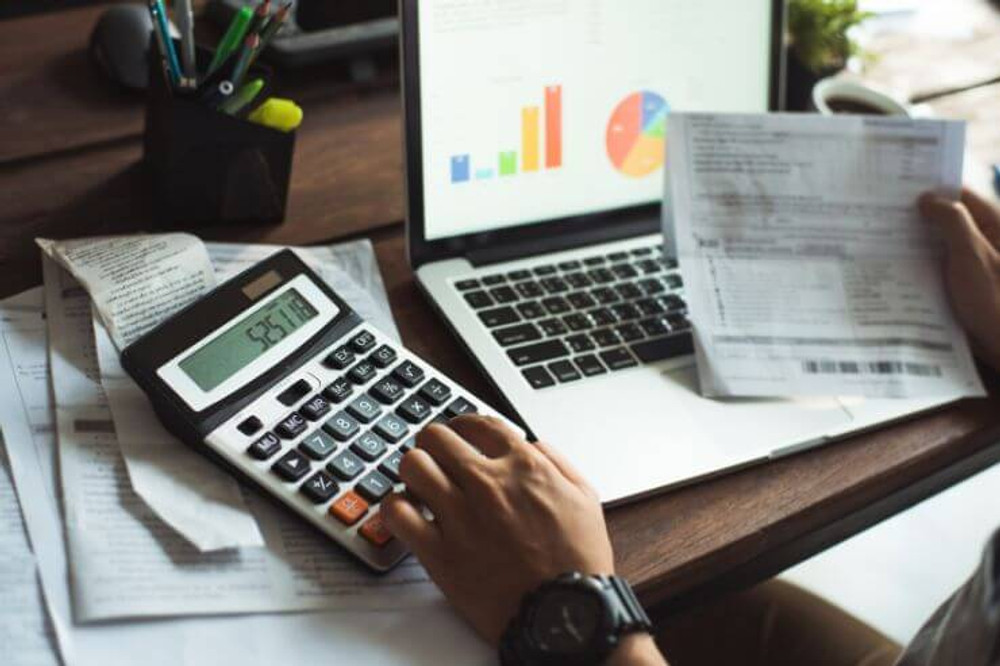 calculations on rental deal and rental market analysis